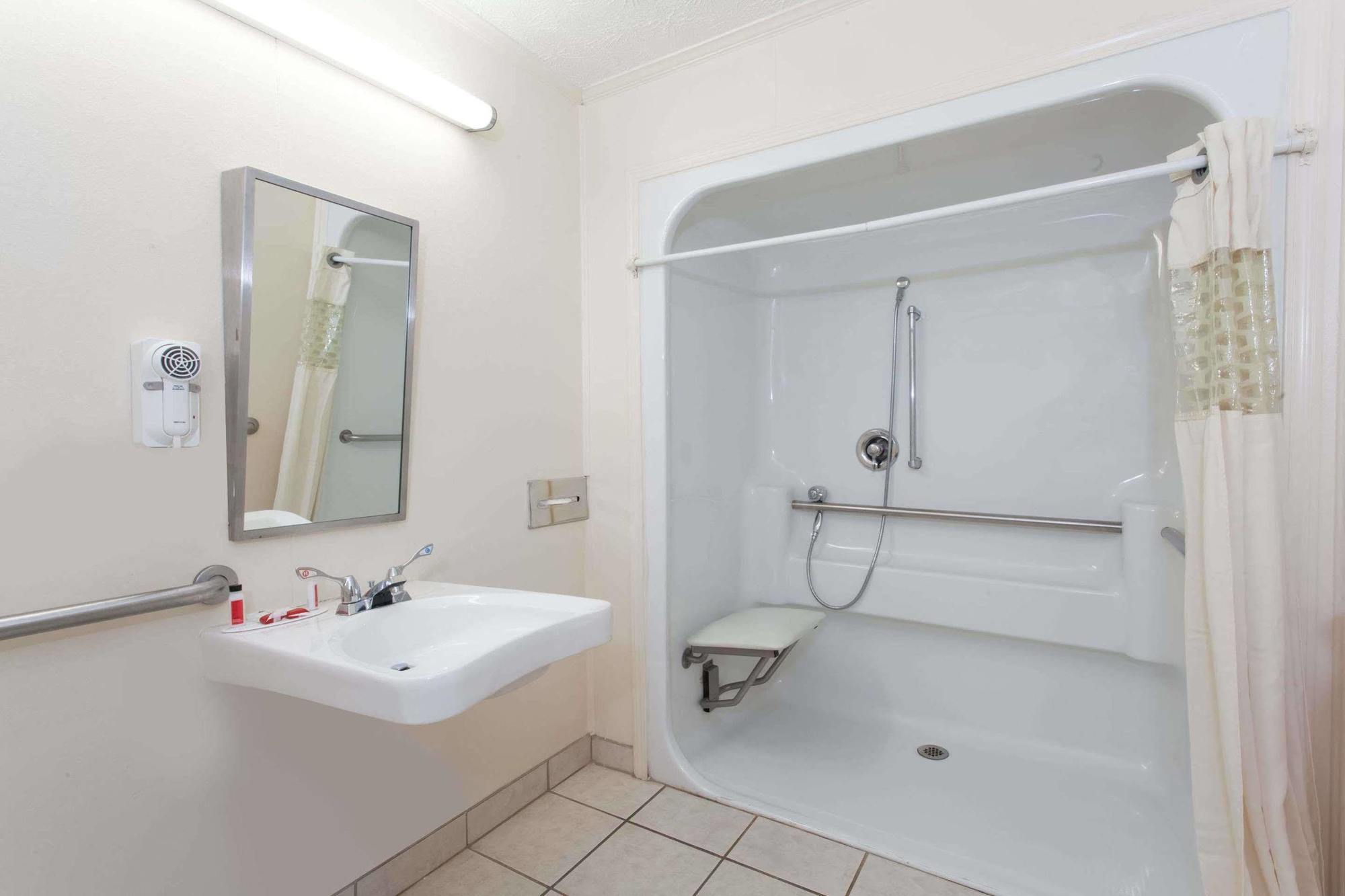 Syracuse Hotel 2*
